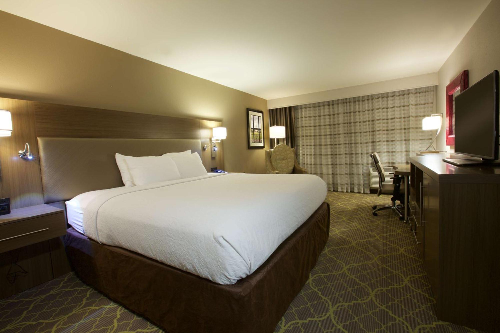 Doubletree By Hilton Winston Salem - University, Nc Exterior photo