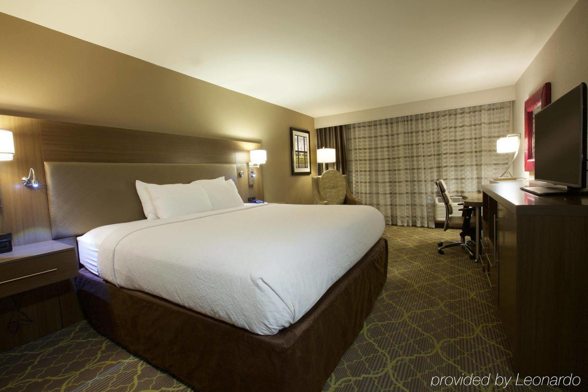 Doubletree By Hilton Winston Salem - University, Nc Exterior photo